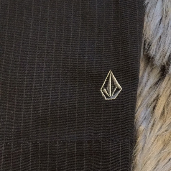 Volcom shorts - Picture 6 of 6